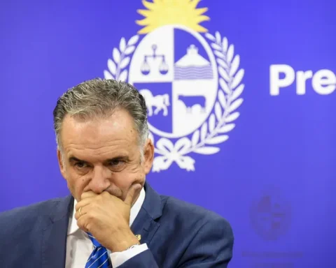 Yamandú Orsi comenta los resultados de la encuesta Opción Consultores.