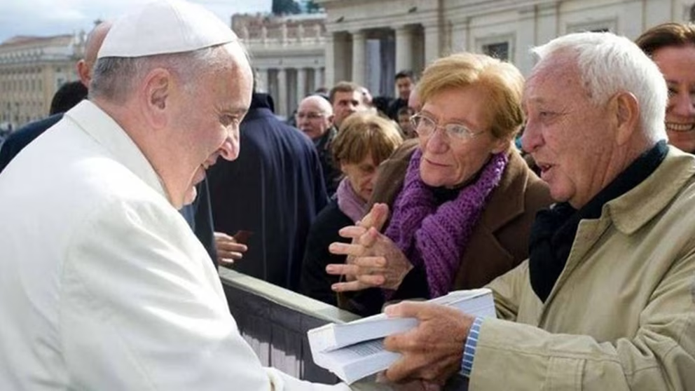 Papa Francisco saluda a Lidia Guerrero, madre de Víctor Saldaño