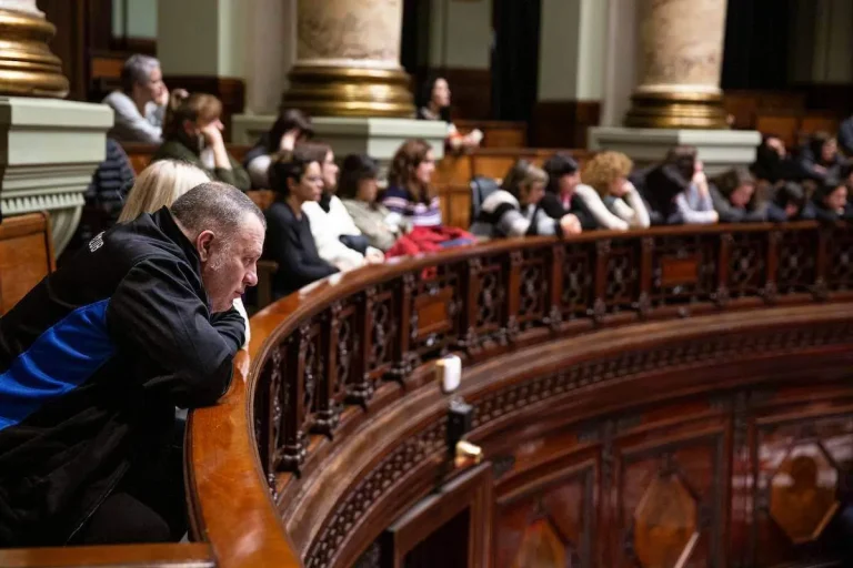 Proyecto de ley para la infancia divide opiniones en el Parlamento