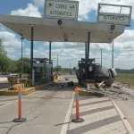 Acidente na praça de pedágio de Cebollatí e desvio pela faixa sentido oeste