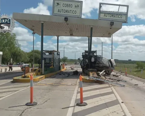 Acidente na praça de pedágio de Cebollatí e desvio pela faixa sentido oeste