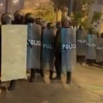 Marcha nacional en Lima: manifestantes y PNP en avenida Abancay