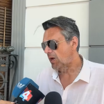 El Halloween más tenso de Salto: la historia del intento de robo frustrado 4 Empresario brindando declaraciones a la prensa tras el operativo policial durante el Halloween en Salto.