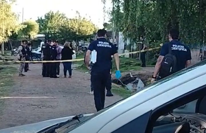 “Policía investiga asesinato en Salto tras tiroteo en barrio Quiroga”.