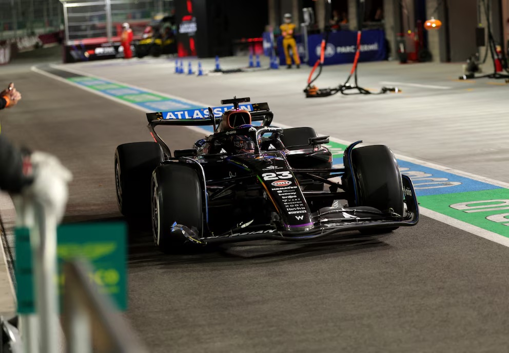 Gran Premio de Las Vegas avanza con Verstappen líder y Colapinto retrasado 4 Verstappen lidera con amplia ventaja en la vuelta 40 del Gran Premio de Las Vegas