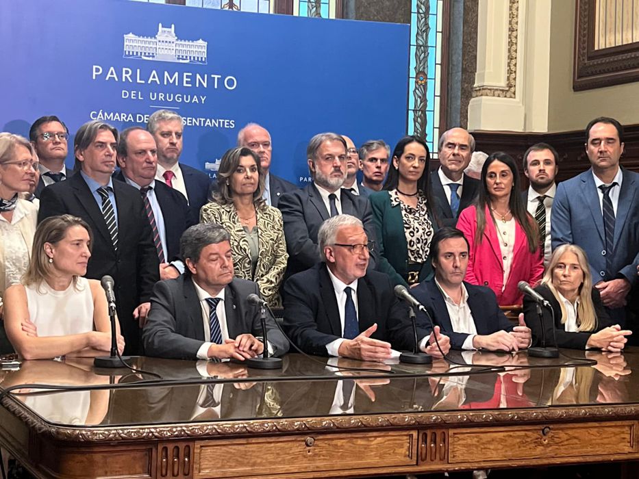 Caso Danza aumenta presión política y profundiza críticas hacia la ministra Lustemberg