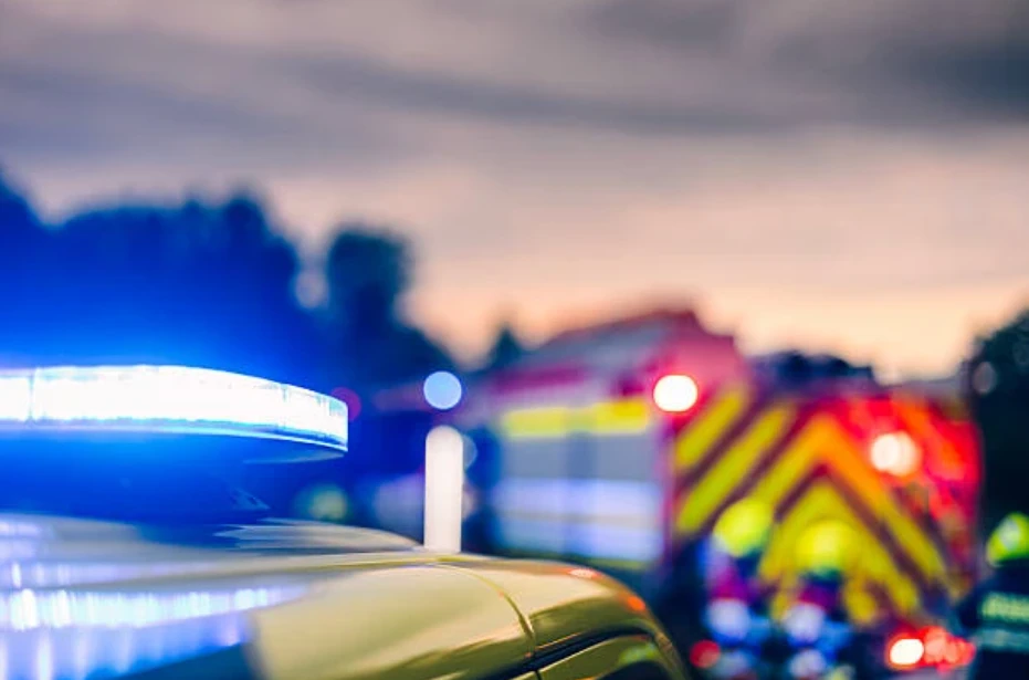 Una joven motociclista sufrió heridas graves tras un accidente con un taxi en Canelones. Motociclista herida tras fuerte accidente en Canelones entre taxi y motocicleta.