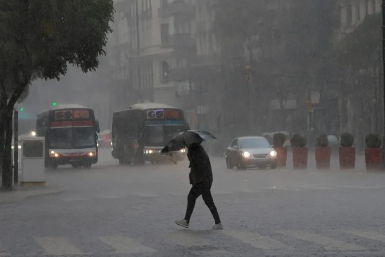 lluvias para el domingo clásico Montevideo pronóstico chaparrones Gran Parque Central
