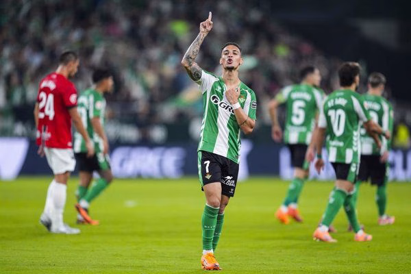 Antony agranda su mito en el Betis y el Celta entra en racha