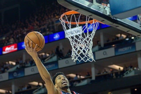 Baloncesto/NBA: Los árbitros se comunicarán por auriculares con su ‘sala VOR’