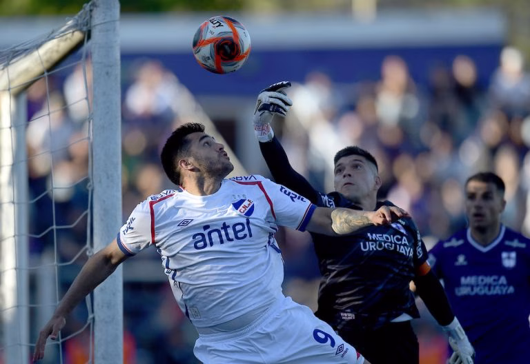 Defensor Sporting vs Nacional en el Estadio Luis Franzini, partido decisivo de la Liga AUF Uruguaya que definió la Tabla Anual.