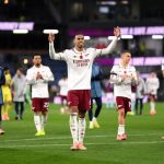 El líder Arsenal se mantiene fuerte y el Liverpool pone fin a la crisis