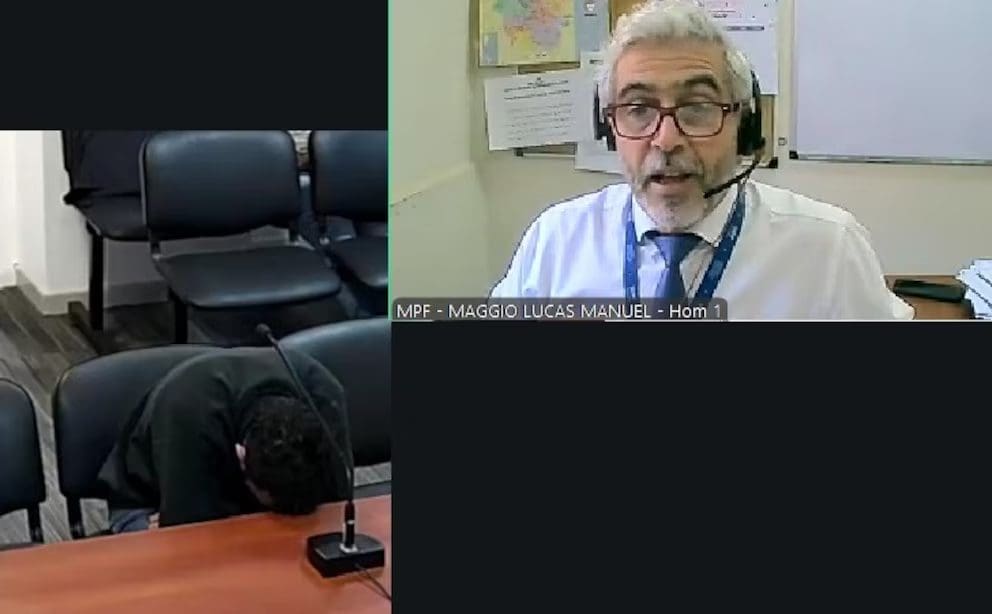 Tucumán conmocionada: una joven se suicidó en vivo por TikTok y detuvieron a su ex pareja Investigación judicial por el caso Karla Robles, la joven tucumana que se suicidó en un vivo y cuyo ex fue acusado de instigarla.