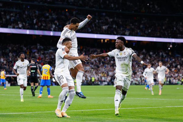 Real Madrid aplasta al Valencia 4-0 en un partido de la Primera División