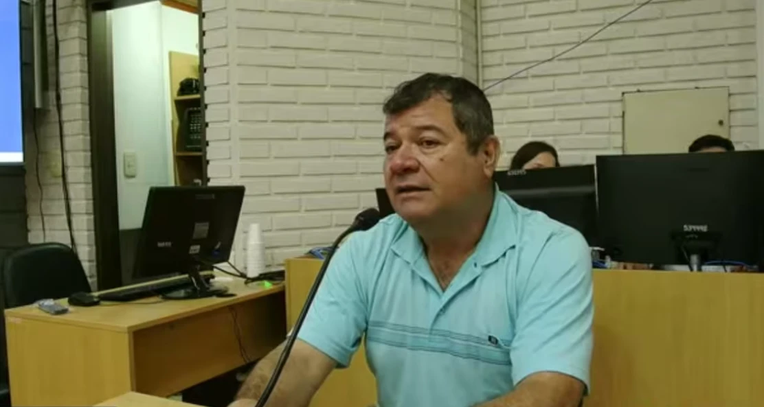 ¿Quién es Emerenciano Sena? El caudillo piquetero que terminó frente a la Justicia tras quedar expuesto por el femicidio de Cecilia Strzyzowski. ¿Quién es Emerenciano Sena? Imagen del dirigente chaqueño durante el juicio que expuso su estructura de poder.