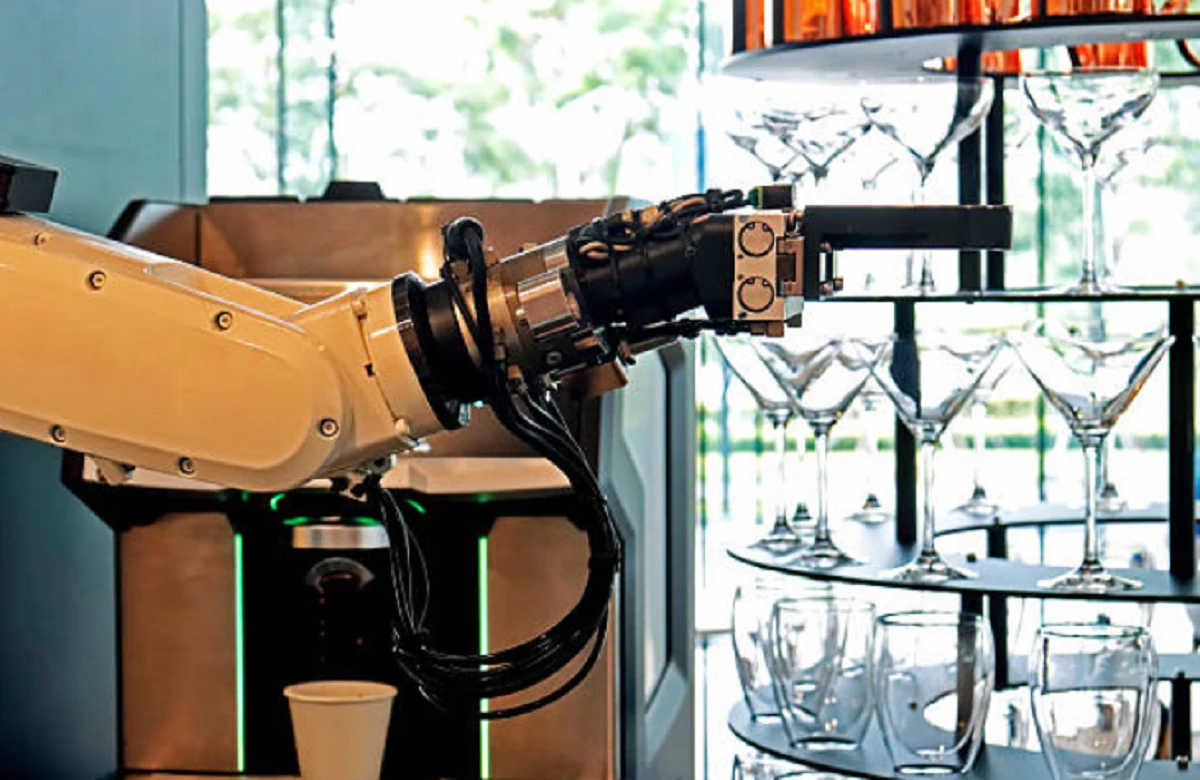 La cocina robótica con IA del supermercado REWE revoluciona la gastronomía automatizada.