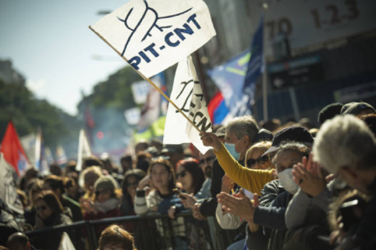 Economistas Hernán Bonilla y Gabriela Mordecki debaten la propuesta del Pit-Cnt sobre la Sobretasa al Patrimonio en Uruguay