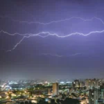 Mapa de Uruguay con departamentos afectados por la alerta naranja Inumet por tormentas severas.