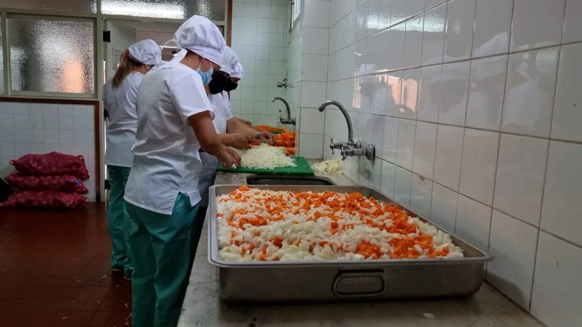 Entrega mensual de más de 23.000 almuerzos y 3.200 cenas en Salto.