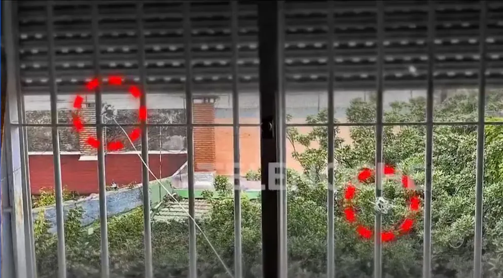 Uruguay en alerta por el avance narco y la infiltración judicial Restos del atentado en la vivienda de la fiscal Mónica Ferrero tras la detonación de una granada en Montevideo.