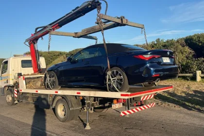 Auto de lujo con matrícula chilena incautado en Maldonado tras 18 multas