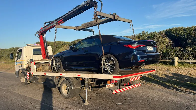 Auto de lujo con matrícula chilena incautado en Maldonado tras 18 multas
