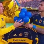 Camiseta homenaje a Miguel Ángel Russo hallada en un campo de Soriano, Uruguay tras el homenaje en La Bombonera.