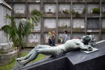 El epitafio de Figueroa en el Cementerio de Salto emociona a turistas y locales