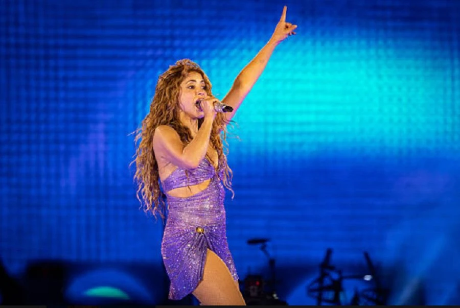 Shakira en Uruguay con estructura principal del escenario en construcción