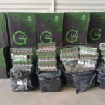 Funcionarios revisan carga sospechosa tras operativo por contrabando de cigarrillos en Salto.