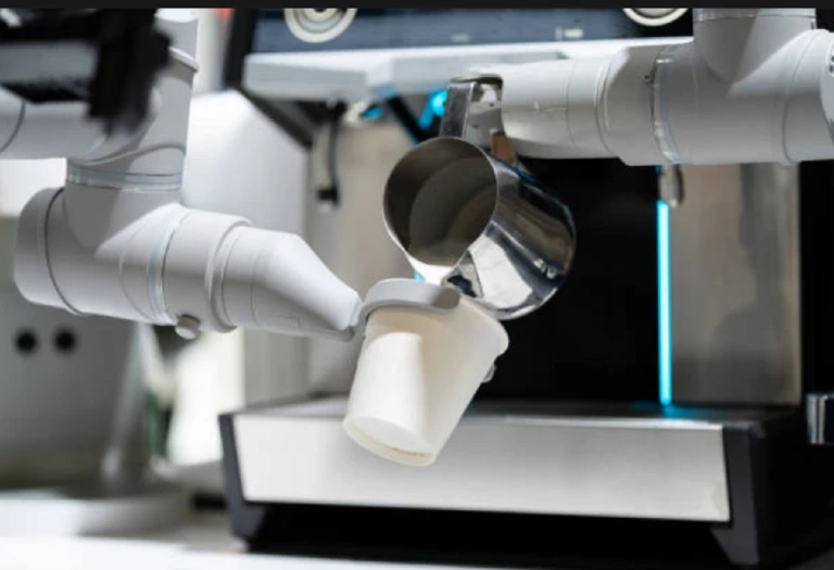 La cocina robótica con IA del supermercado REWE revoluciona la gastronomía automatizada.