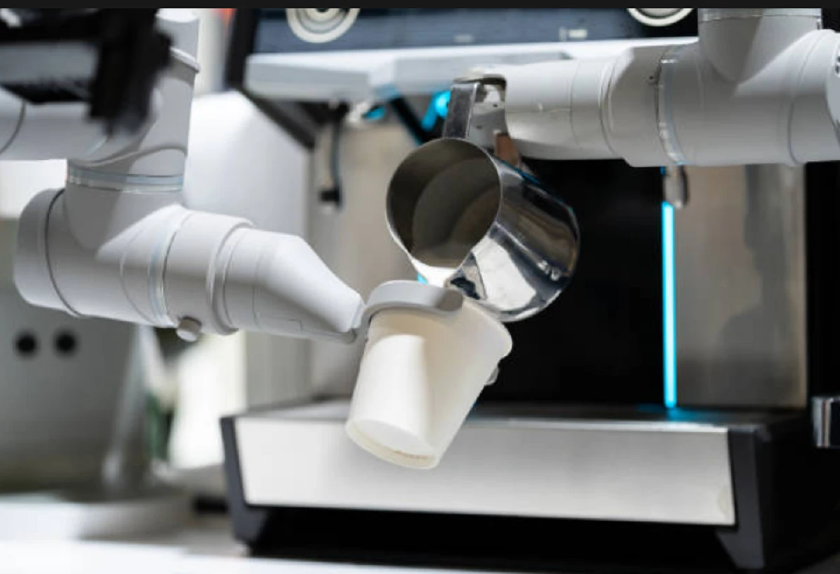 La cocina robótica con IA del supermercado REWE revoluciona la gastronomía automatizada.