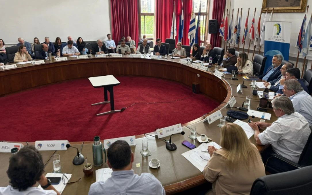 Albisu anunció ampliación del Paseo Costero de Villa Constitución en Congreso de Intendentes