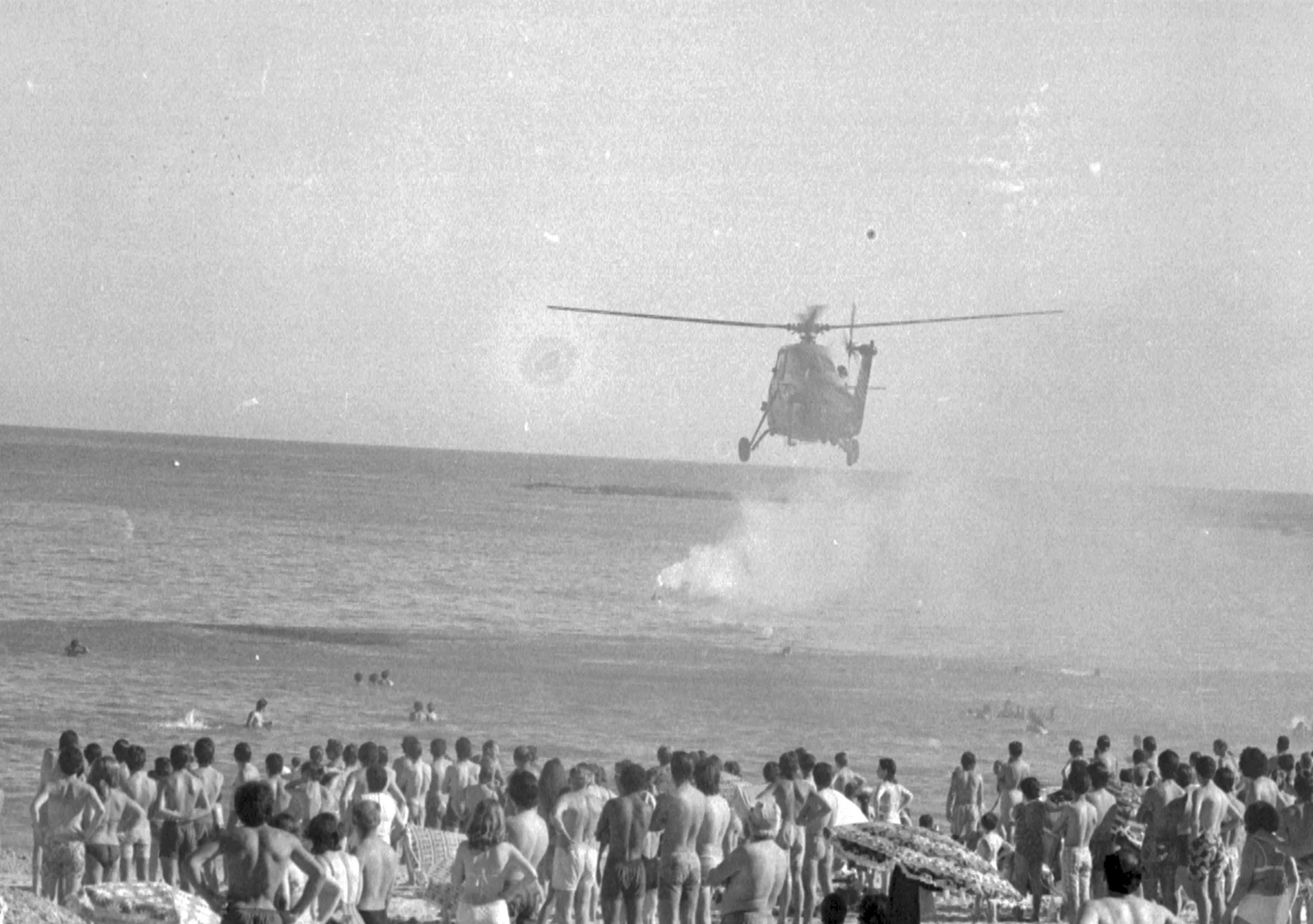 Helicóptero militar en maniobra aérea previa al siniestro a 50 años de la tragedia de Kibón