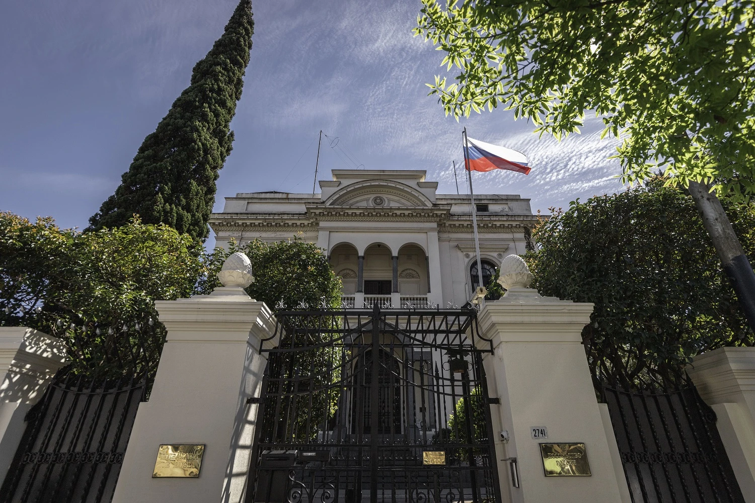 Amenaza de bomba en embajada de Rusia movilizó a Bomberos y Policía en Pocitos, Montevideo.