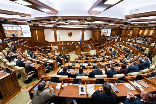 Moldavia aprueba el gobierno europeísta de Alexandru Munteanu en el Parlamento