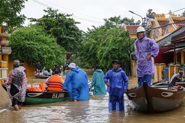 Lluvias torrenciales en Vietnam: tragedia en el centro con víctimas mortales