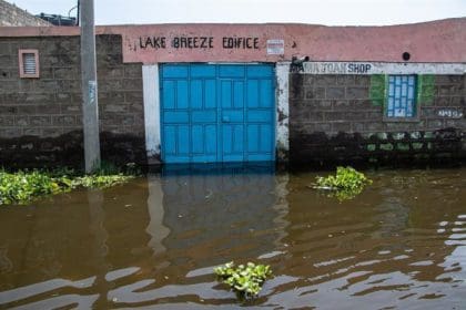 Al menos 14 muertos por inundaciones recientes en el oeste de Kenia, alertan autoridades.