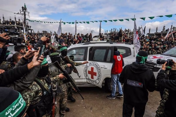 Israel confirma que restos entregados por Hamás no pertenecen a ciudadanos israelíes.