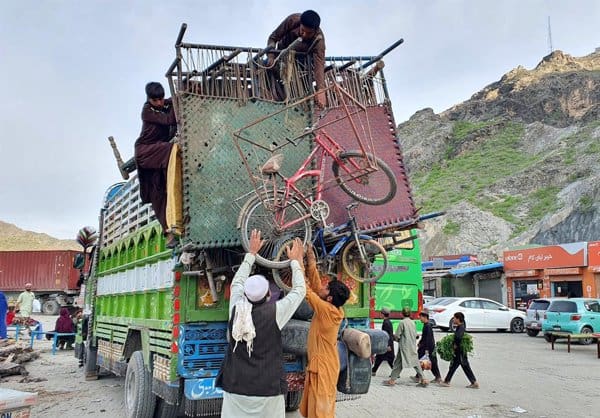 Islamabad reanuda las expulsiones de refugiados afganos tras un mes de pausa