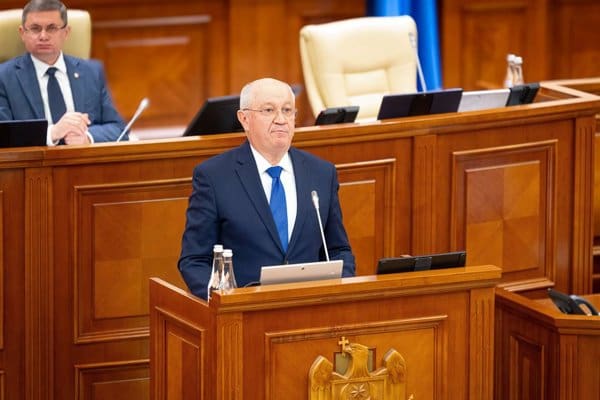 Moldavia toma posesión con Munteanu priorizando la adhesión a la UE en su agenda gubernamental.