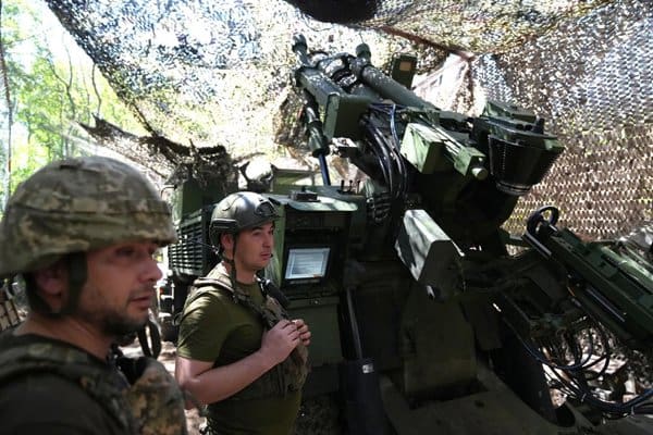 Rusia asegura que los militares ucranianos atrapados en Pokrovsk han comenzado a rendirse.