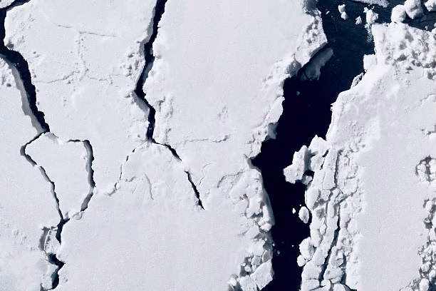 El glaciar Thwaites, conocido como el “Glaciar del Juicio Final”, muestra fracturas que anticipan un posible colapso con impacto global.