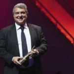 joan laporta durante una conferencia en el camp nou sobre la gestión del barcelona