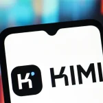 Kimi, el nuevo modelo de inteligencia artificial de Moonshot, mostrado en un teléfono móvil durante su lanzamiento en Pekín.