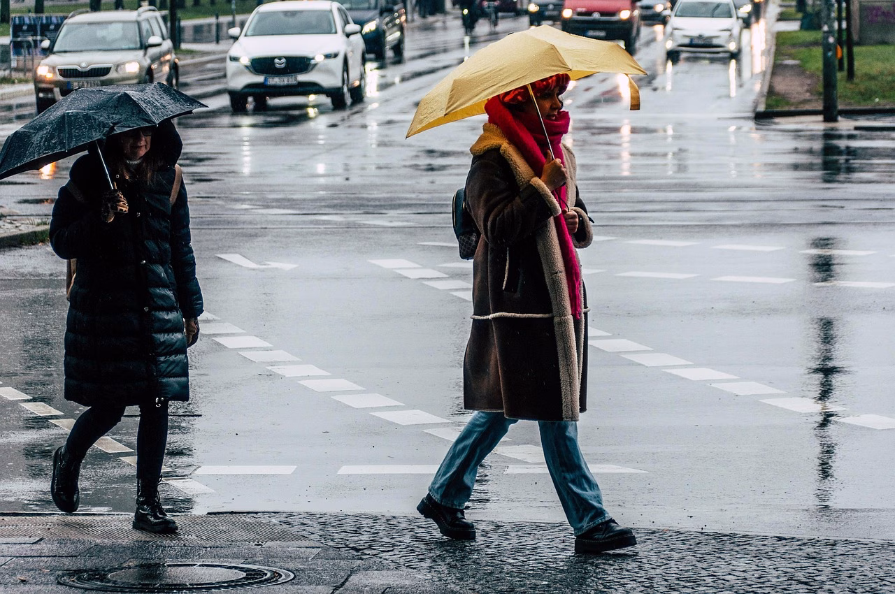 Tormentas severas avanzan sobre el país mientras la alerta amarilla y naranja pega fuerte en Uruguay, con ráfagas intensas, granizo y actividad eléctrica alerta amarilla y naranja pega fuerte en Uruguay durante fuertes tormentas