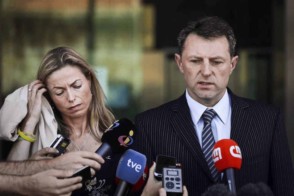 Kate y Gerry McCann mantienen viva la esperanza de hallar a su hija Madeleine. (EFE/Mario Cruz) Kate y Gerry McCann durante una aparición pública en Reino Unido, aún comprometidos con la búsqueda de su hija Madeleine desaparecida en 2007.