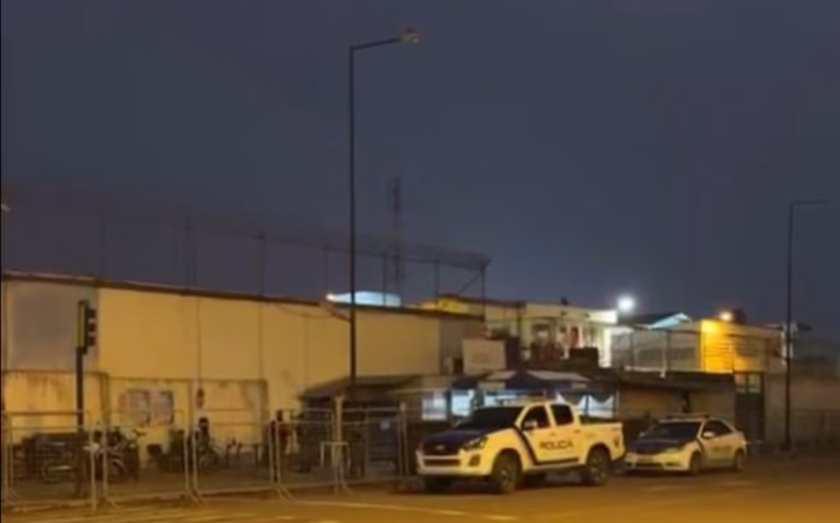 El motín en la cárcel de Ecuador dejó más de 30 muertos y decenas de heridos.