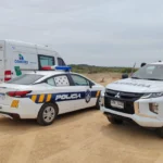 Rescate en la playa de Arachania por guardavidas y Prefectura que salvaron a una joven del mar.