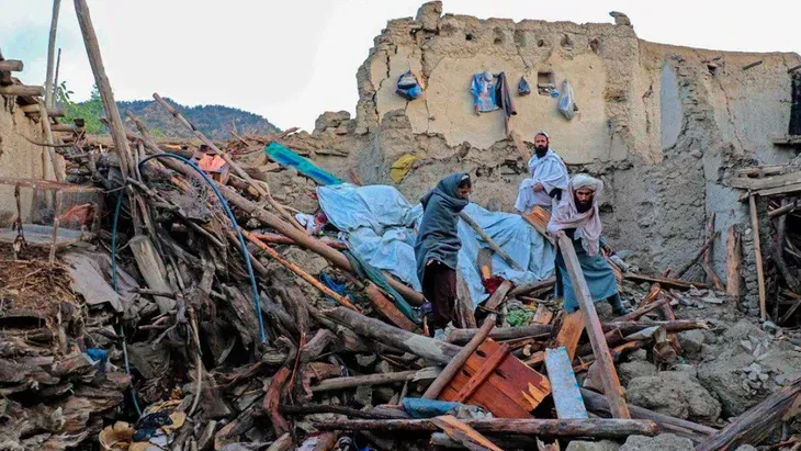 Terremoto en el norte de Afganistán deja aproximadamente 20 muertos y 320 heridos